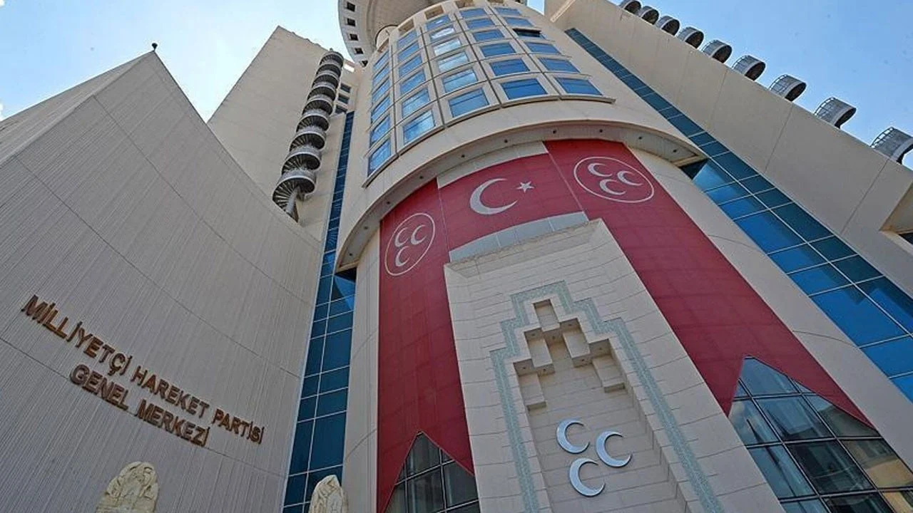 MHP bir il teşkilatını daha feshetti