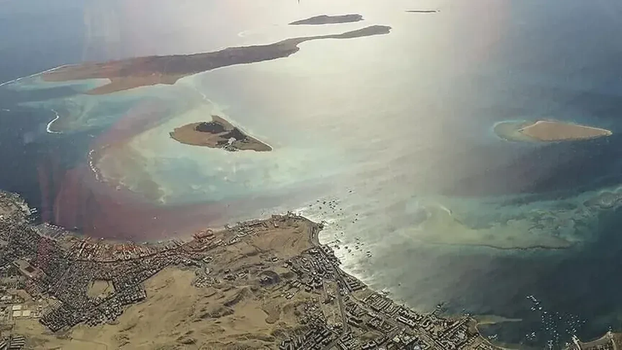 Hürmüz Boğazı'nda kritik kırılma: Tanker trafiği yüzde 90'ın altına indi