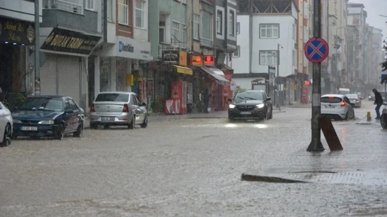 Ordu’da sağanak ev ve iş yerlerini su bastı