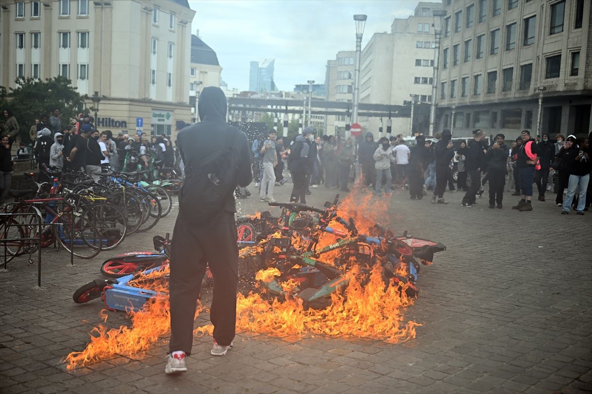 Brüksel'de eğitimde tasarruf önlemlerine yönelik yeni protesto düzenlendi