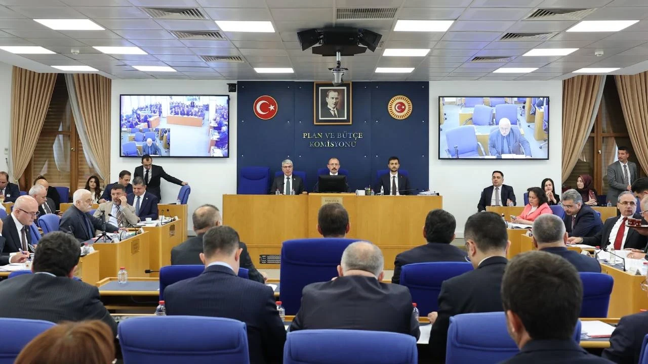 Kanun teklifi komisyondan geçti; Basın İlan Kurumu düzenlemesinde geri adım