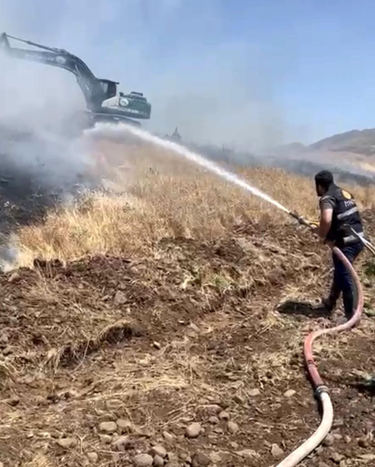 Elazığ'da 35 dönüm ekili alan küle döndü