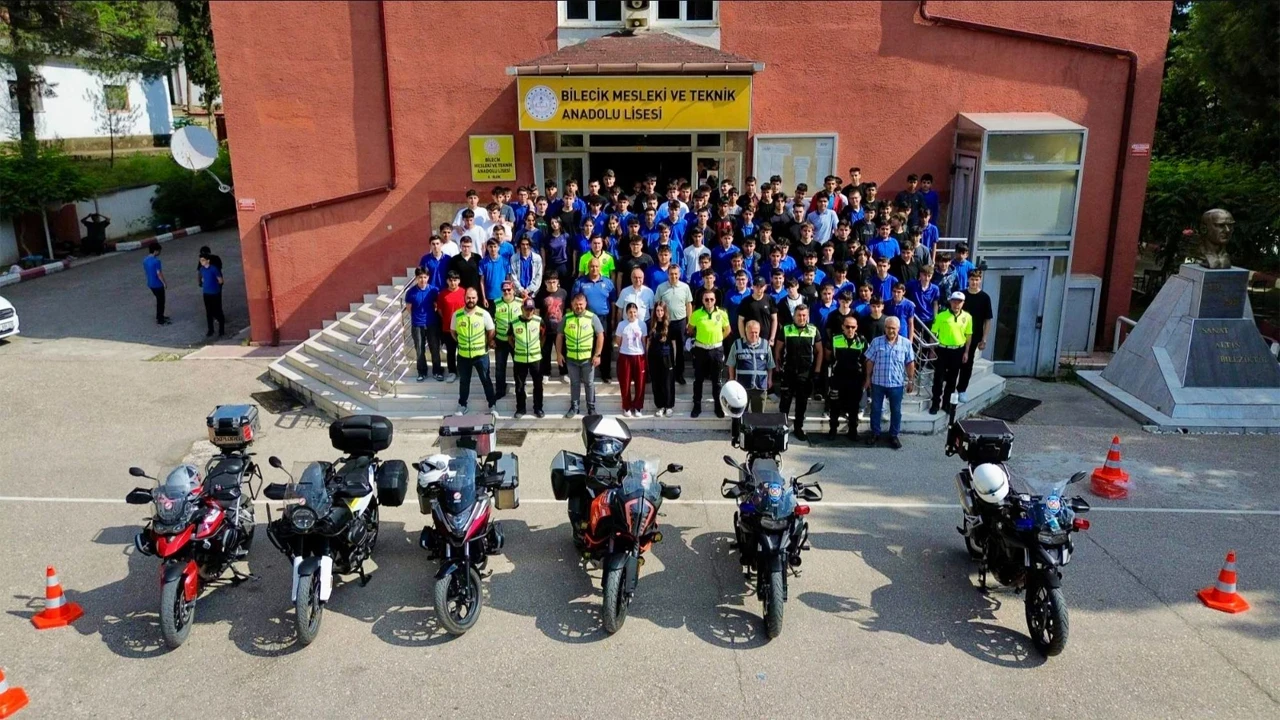Bilecik Emniyetinden öğrencilere motosiklet kullanımına yönelik hayati uyarılar