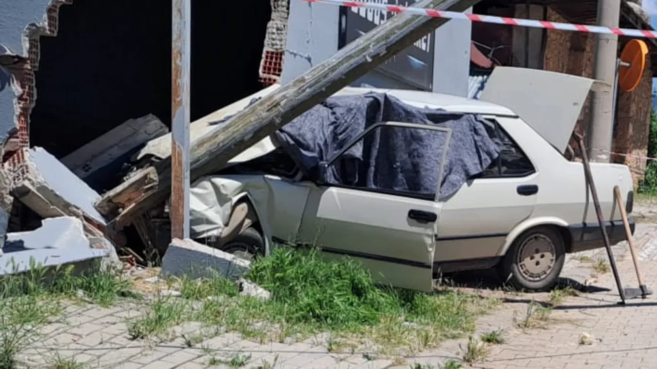 Denizli’de acı kaza: İş yeri duvarına çarpan yaşlı çift hayatını kaybetti!