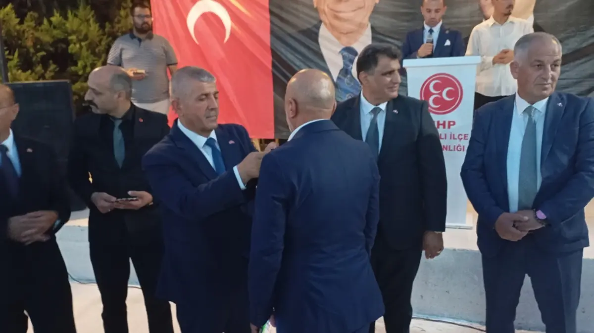Bahçeli'nin çağrısı İzmir'de karşılık buldu! MHP saflarına 350 yeni üye katıldı