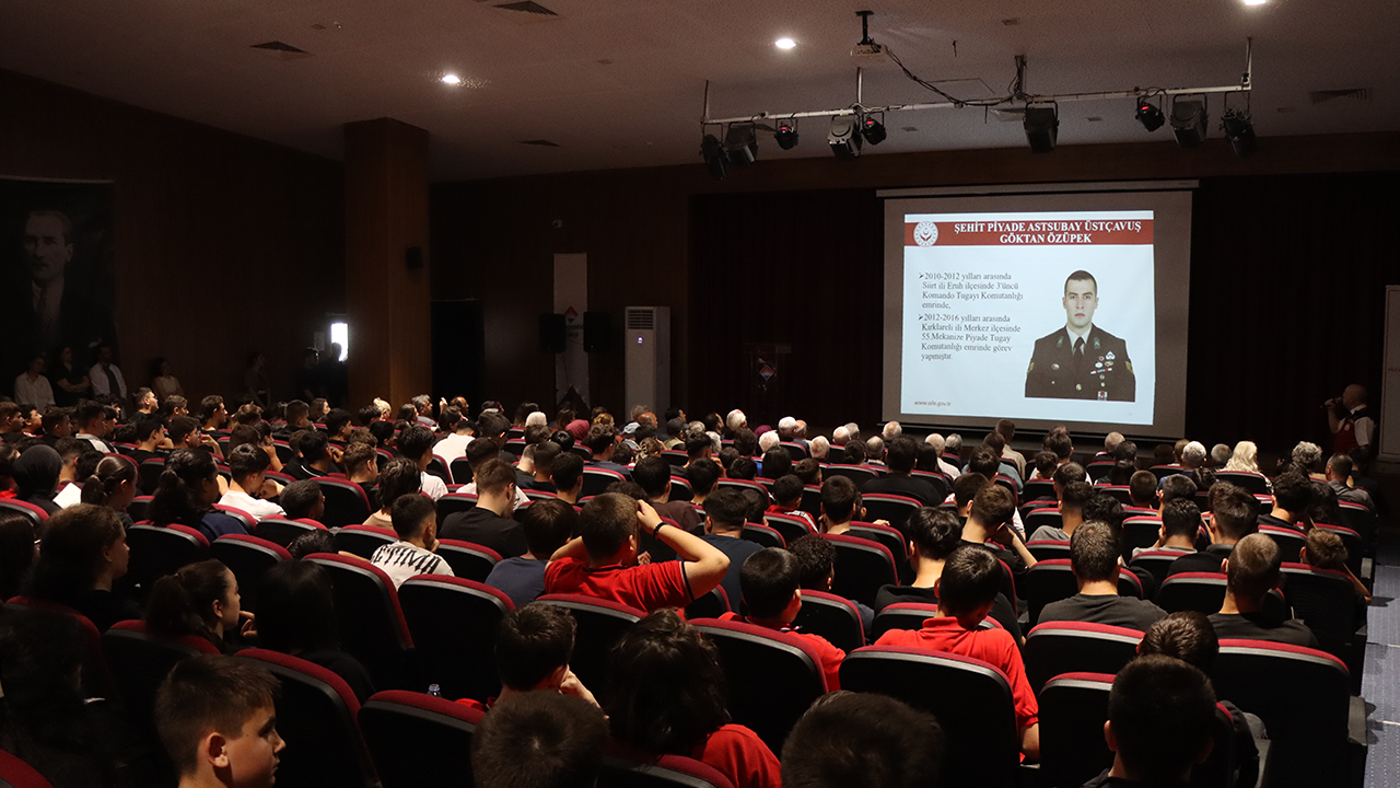 Kırklareli'nde "Kahramanlık Buluşmaları" etkinliğinde şehitlerin hayat hikayeleri katılımcıları duygulandırdı
