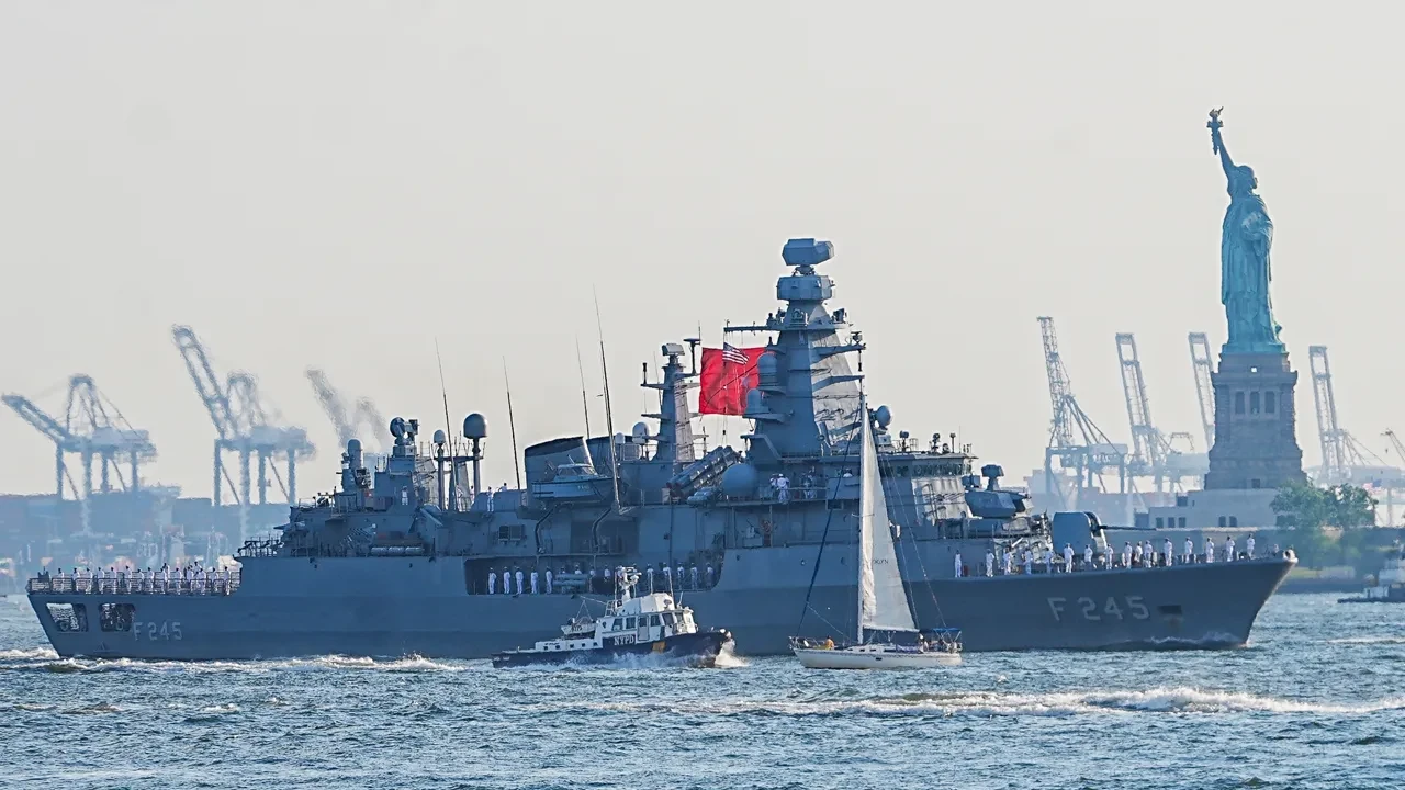ABD'nin 250. kuruluş yıl dönümü kutlamalarına TCG Oruçreis damga vurdu