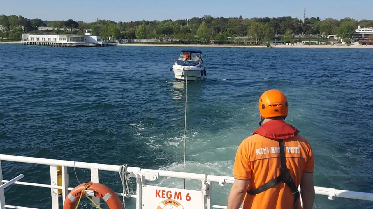 Florya açıklarında tekne su aldı: 7 kişi kurtarıldı