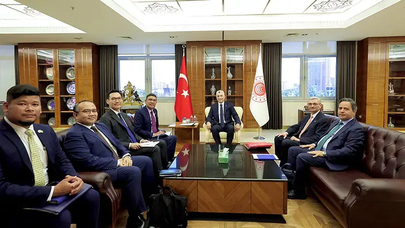 Bakan Bolat, Malezya’nın Ankara Büyükelçisi Shaffieq ile görüştü