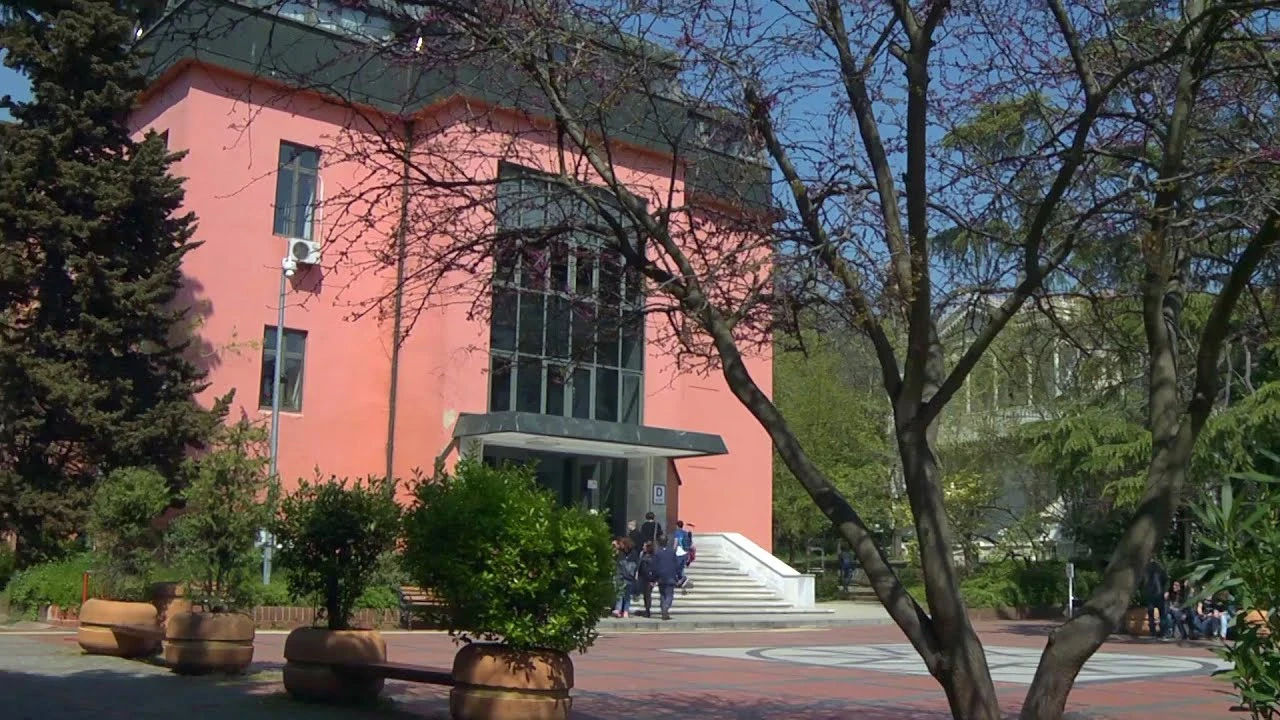 Zeliha Hoca’ya kampüs yasağı