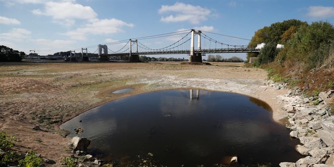 Kuraklığın ciddi boyutlara ulaştığı Fransa'da derelerin yüzde 25'i kurudu