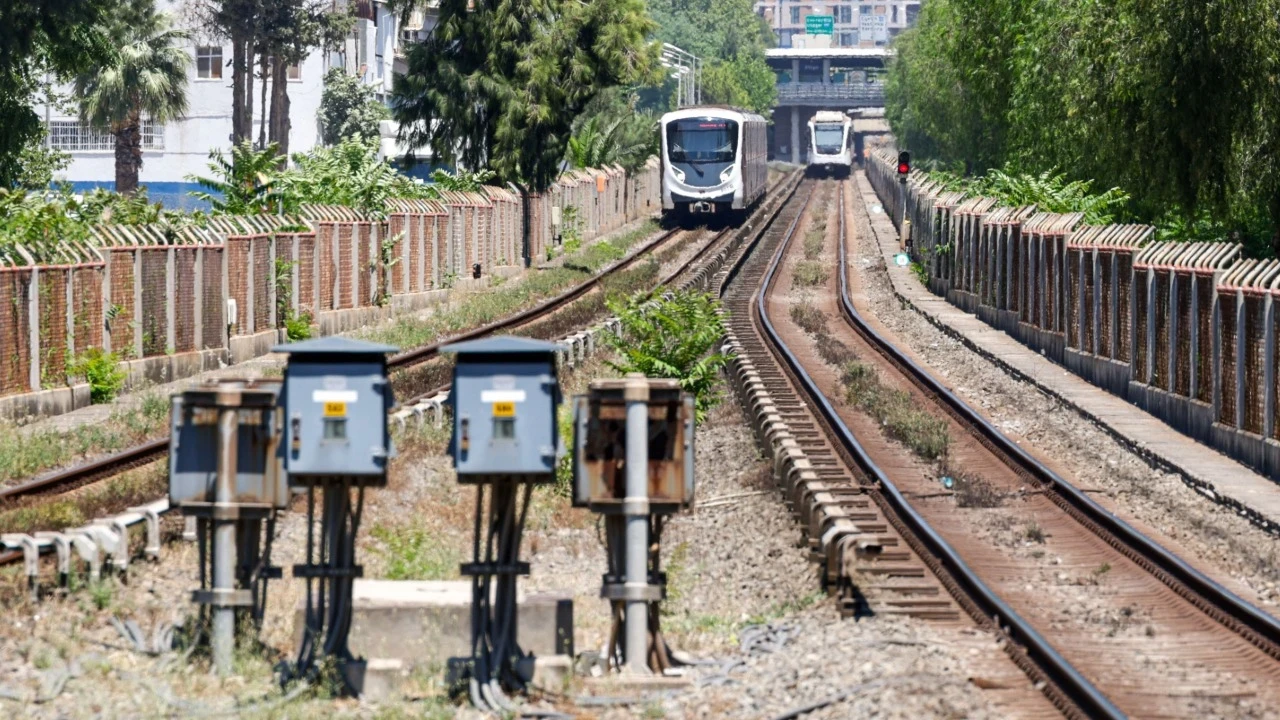 Kablo hırsızlığı metro seferlerini aksattı