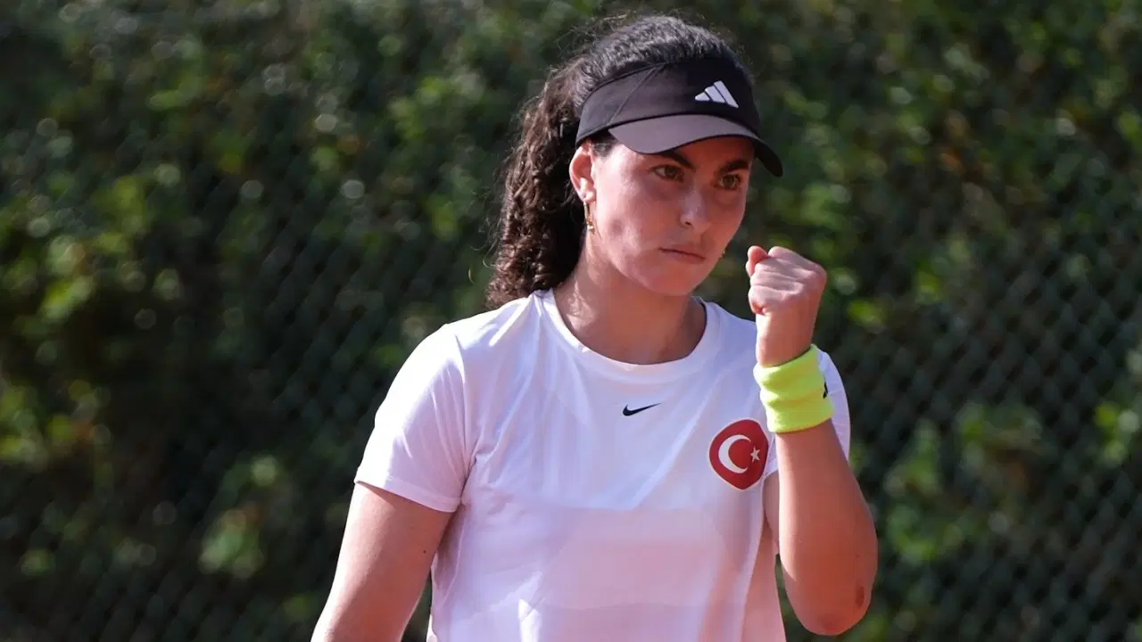 Milli tenisçi Ayla Aksu Portekiz'de finale yükseldi!