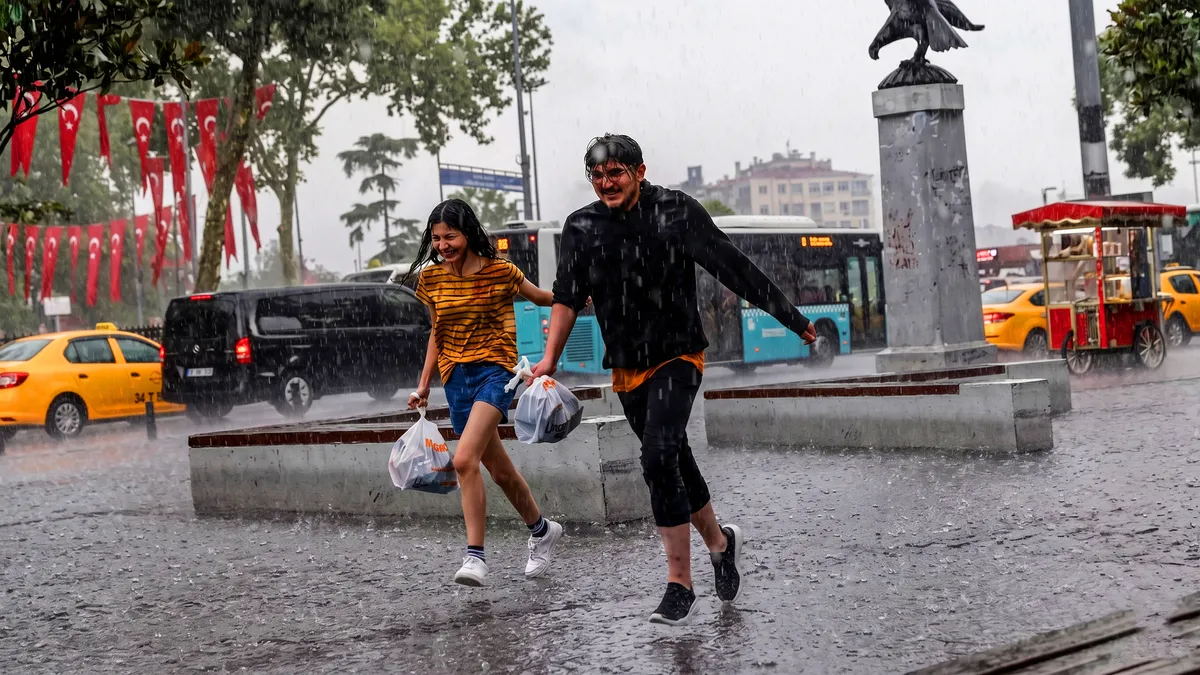 SON DAKİKA: Meteoroloji uyardı, yaz ortasında 15 derecelik kış şoku! İstanbul, Ankara ve İzmir dahil o illerde sağanak yağış alarmı