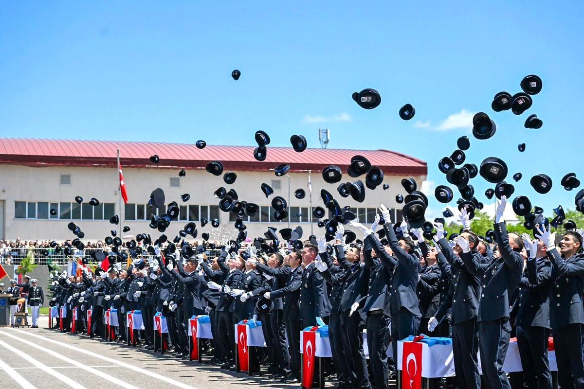 Erzurum'da 32. dönem polis adayları mezun oldu
