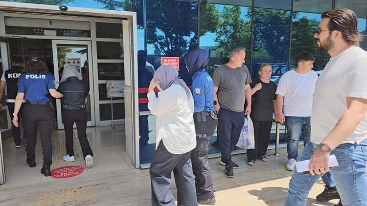 Rüşvet alıp kürtaj yapan doktora operasyon; 11’i kadın 20 gözaltı
