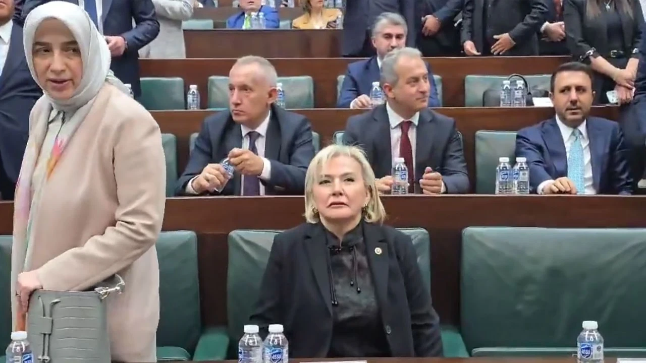 Anonsun ardından salona girdi! Nimet Özdemir AK Parti'de: Aynı Nimet’im, değişen bir şey yok