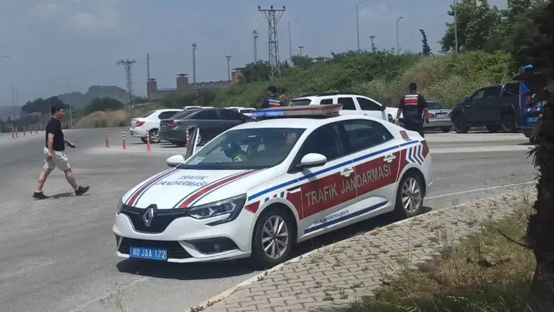 Cezaevi önünde 2 kişiyi vurup gasbettikleri otomobille kaçan 3 şüpheli yakalandı