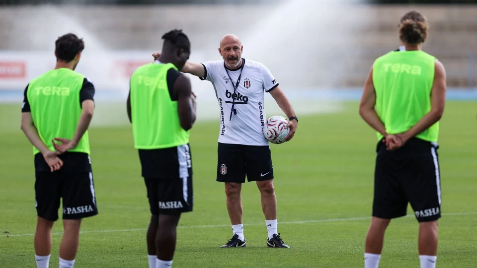 Beşiktaş'ın yeni transferi İlhan Fakılı, ilk kez takımla antrenmana çıktı