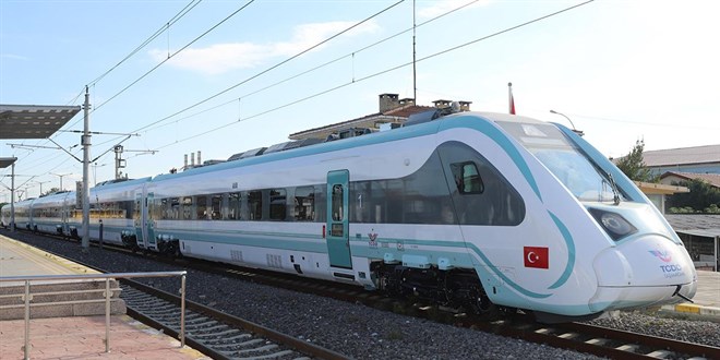 Milli Elektrikli Tren setleri yeni rotasında yolcularla buluşacak