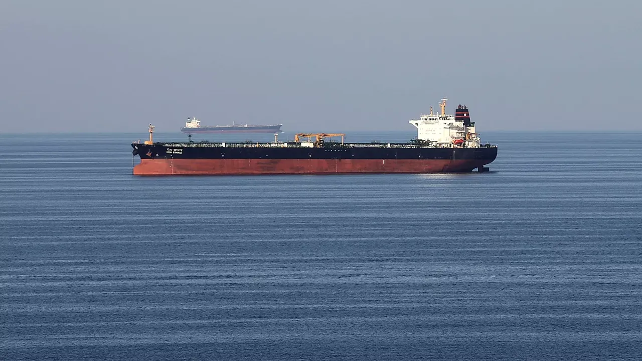 İran petrolü ablukaya meydan okuyor: 11 milyar dolarlık satış