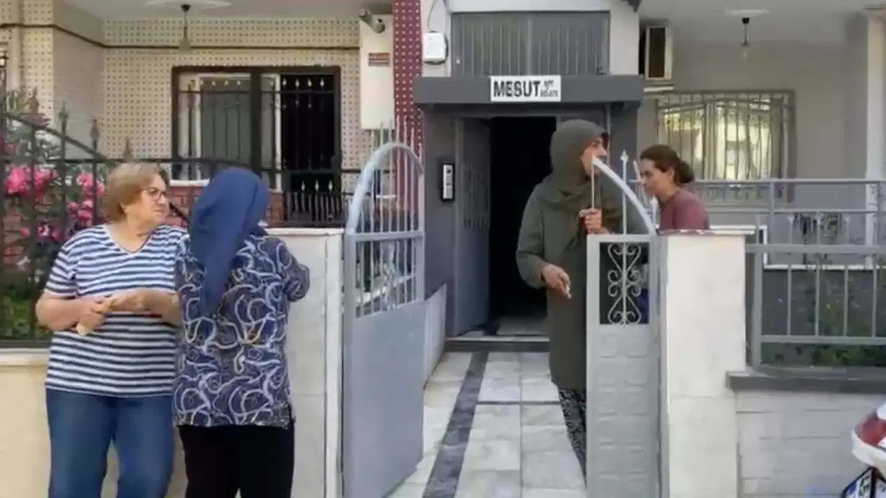 Erkek şiddeti bitmiyor: Boşanma aşamasında olduğu kadını öldürdü, kızını yaraladı