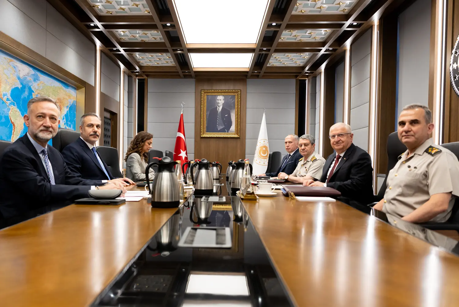 Dışişleri Bakanı Fidan, Milli Savunma Bakanı Güler ile bir araya geldi