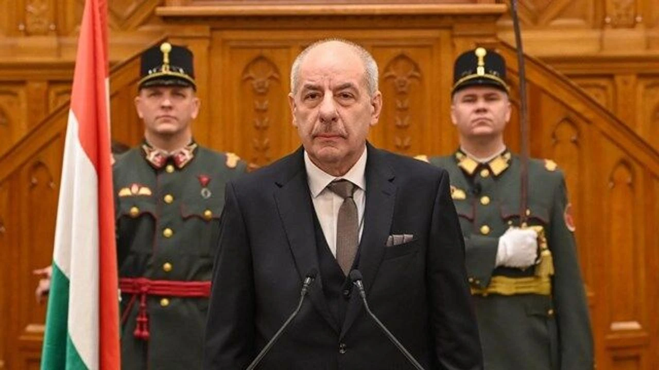 Macaristan'da Cumhurbaşkanı görevine son veren değişikliği onayladı!
