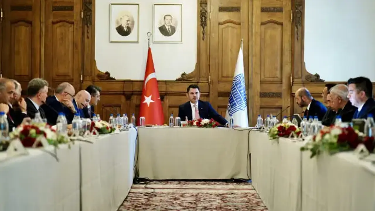 Yeşil dönüşüme büyük kaynak! Bakan Kurum duyurdu: Dev zirve için dev finans ortaklığı