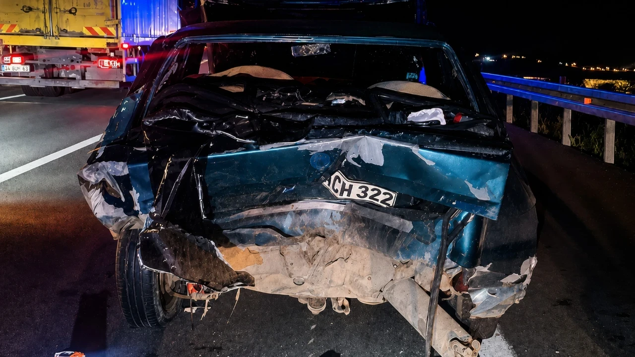 Arızalanan otomobile çarptı: 6 kişi yaralandı
