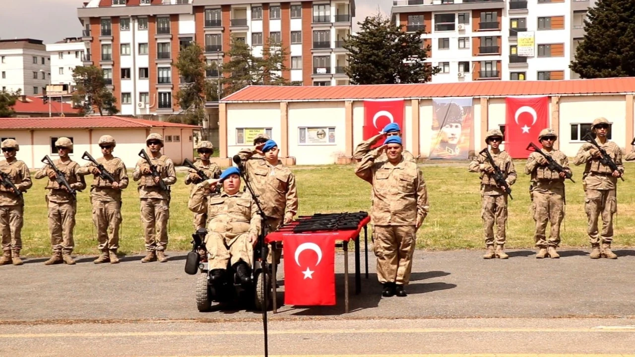 Komando Tugayında duygu dolu anlar: Engelli vatandaşın askerlik hayali gerçeğe dönüştü