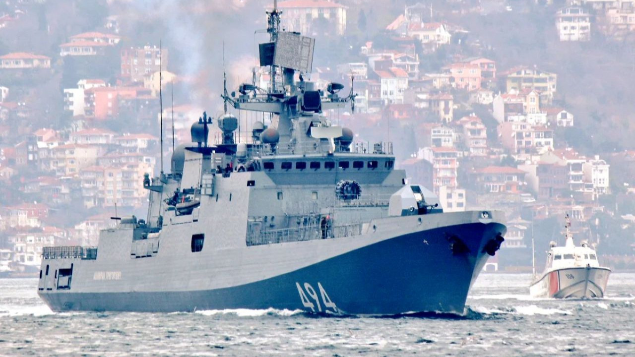 Aynı bölgede ikinci sıcak temas: Rus fırkateyni Manş Denizi'nde İngiliz yatına ateş açtı