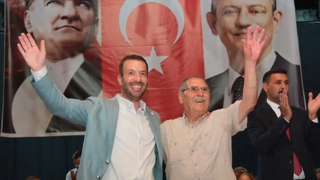 Ceyhan Belediye Başkanı Aydar, CHP'den istifa etti: Rozetini teslim etti, 'YENİ Parti'ye katılacağım' dedi