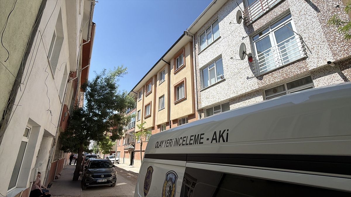 Eskişehir'de 2 çocuk annesi kadın evinde ölü bulundu