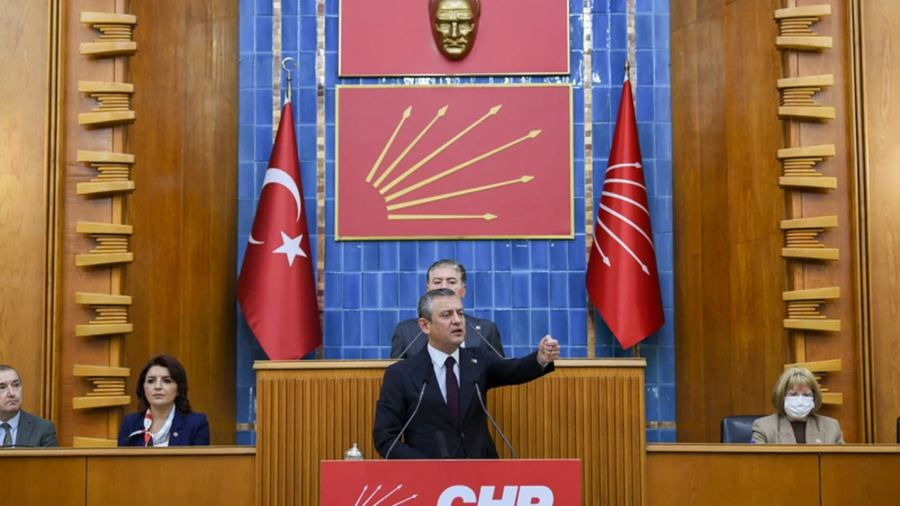 Özgür Özel yeni partiyi resmen ilan etti: Meclis'te dengeler değişiyor