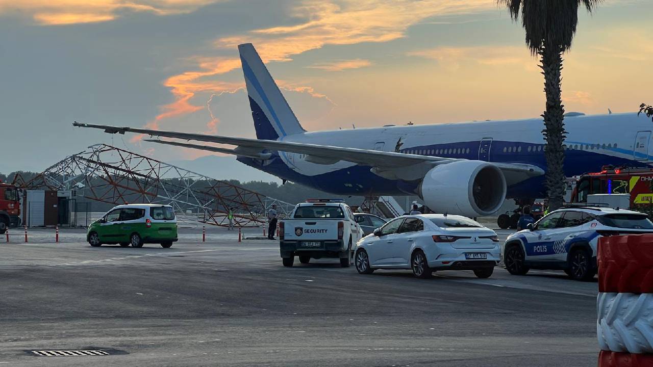 THY uçağının kanadı Antalya'da radar anten direğine çarptı