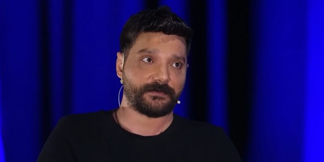 Oğuzhan Uğur'un saçı protez mi, peruk mu?