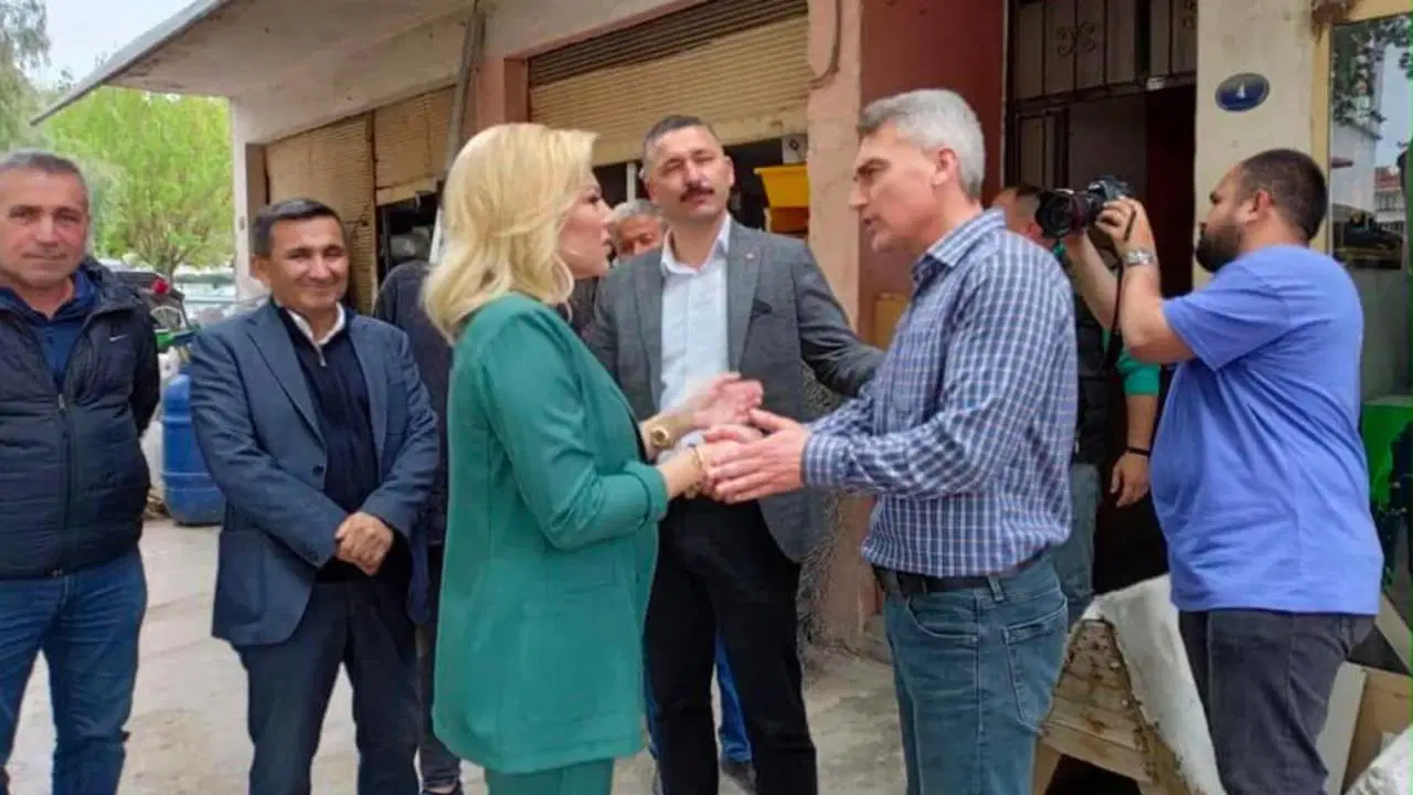 Selçuk'ta tartışmalı atama: AKP'ye başarı dilemiş, CHP'ye destek vermemiş!