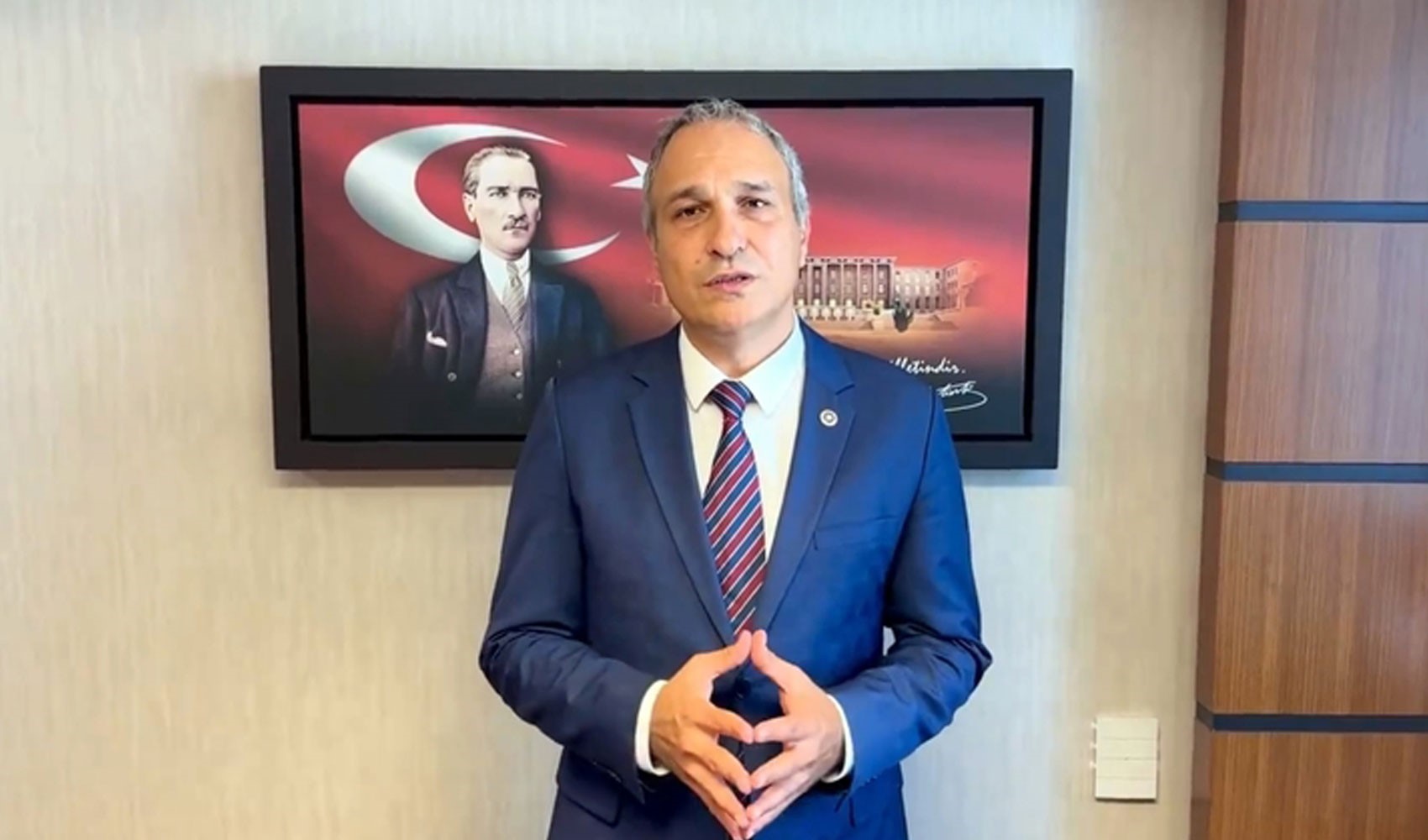 CHP'li Özçağdaş '52 il başkanımızı görevden aldılar' dedi: Partiyi birleştirdiklerini söyleyip