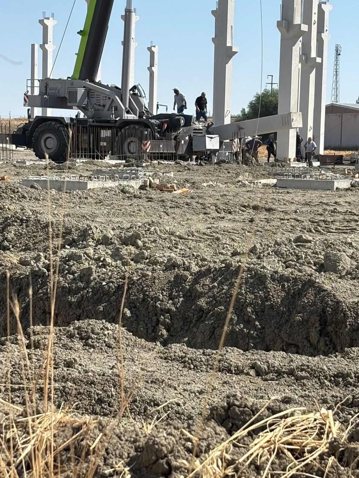 Ankara'da vinç kabinine beton kolon düştü