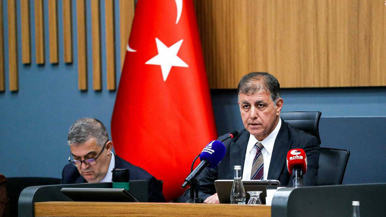 İzmir Büyükşehir Belediye Meclisi’nde ‘Rahmi Koç fıkrası’ tartışması