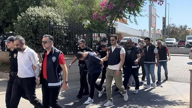 Muğla merkezli 4 ilde gözaltına alınan 18 göçmen kaçakçılığı şüphelisi adliyede