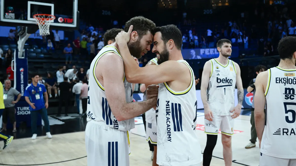 Nefes kesen derbide mutlu son! Fenerbahçe Beko finalde