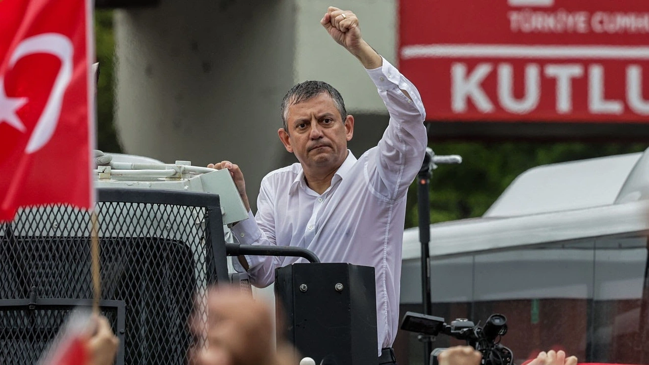 Özgür Özel'in kuracağı yeni partinin adını kimin verdiği belli oldu