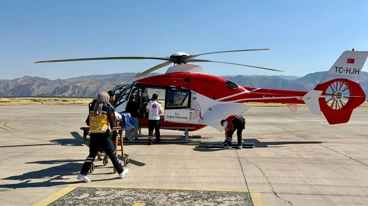 Şırnak'ta ambulans helikopter, riskli gebeliği bulunan kadın için havalandı