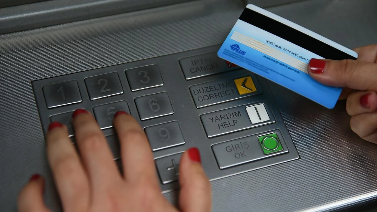ATM'lerini kaldırıyor! Dev bankadan şaşırtan hamle