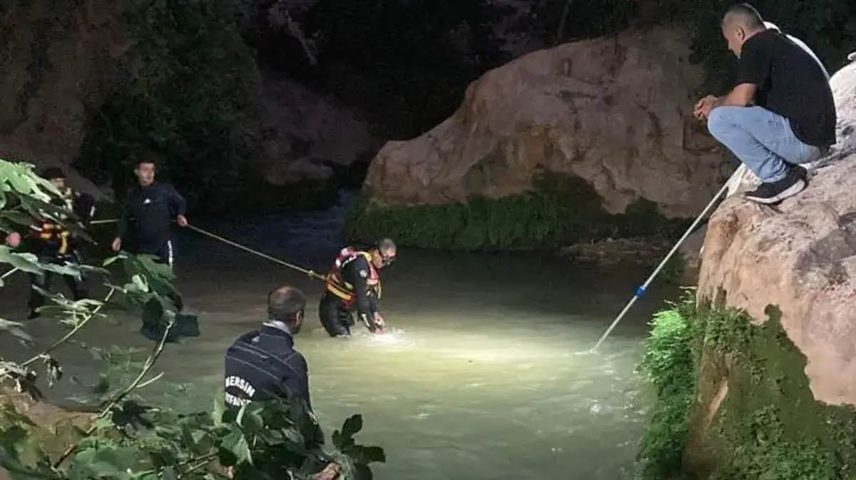 Vadide girdiği suda akıntıya kapılan 15 yaşındaki çocuk hayatın kaybetti
