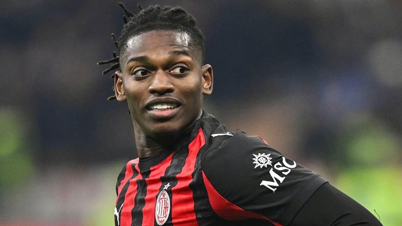 İtalyanlar ısrarcı: Fenerbahçeli yönetici, Leao için Milano'da