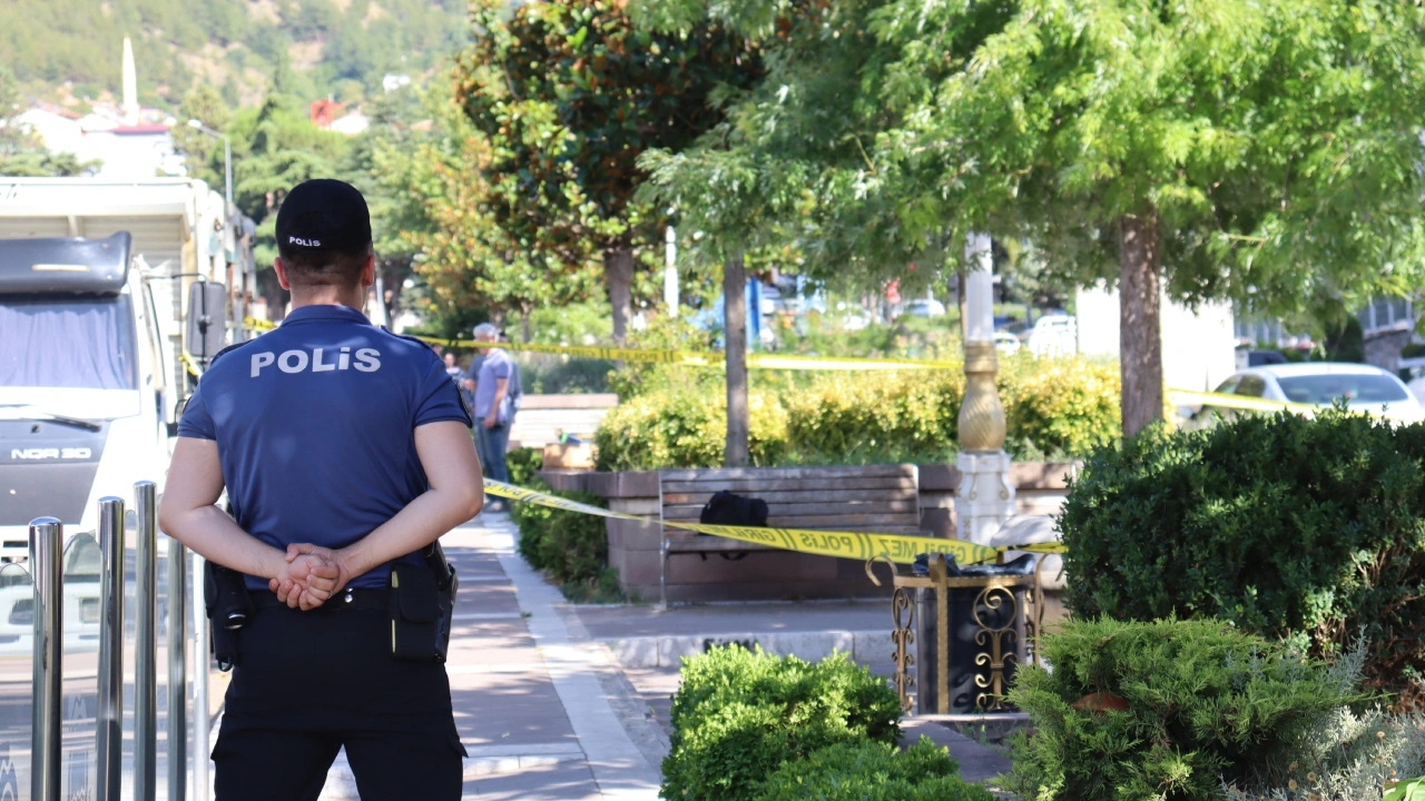 Amasya'da şüpheli çanta paniği: Fünyeyle patlatıldı, içinden bebek kıyafetleri çıktı
