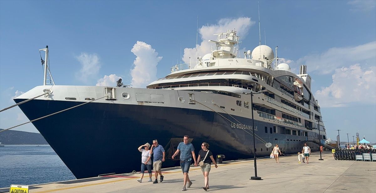 Bodrum'a iki kruvaziyerle 2 bin 583 turist geldi